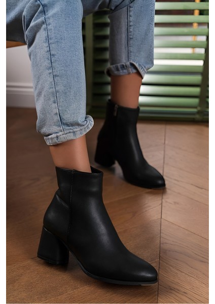 Siyah Mat Fermuar Detaylı Rahat Kadın Topuklu Bot
