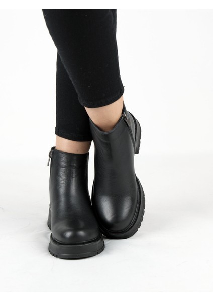 Deri Kısa Kadın Bot modelleri