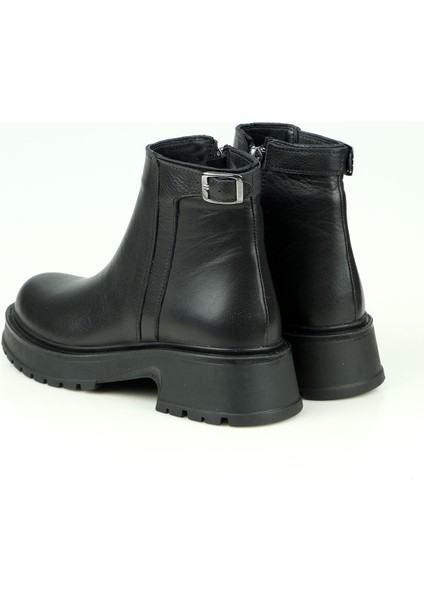 Deri Kısa Kadın Bot