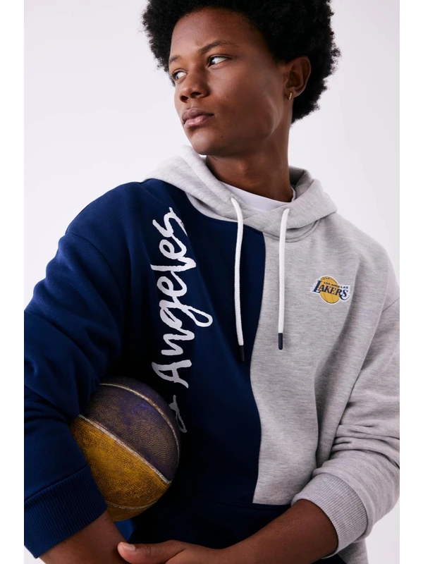 DeFactoFit NBA Los Angeles Lakers Comfort Fit Kapüşonlu Kalın Sweatshirt A7207AX23AU
