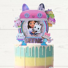 Gabby Dollhouse Temalı Kız Çocuk Doğum Günü Süsü Gabby Pasta Süsü Parti Malzemesi Cake Topper (18x22cm)