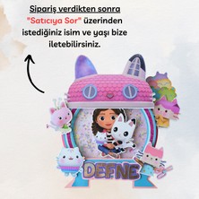 Gabby Dollhouse Temalı Kız Çocuk Doğum Günü Süsü Gabby Pasta Süsü Parti Malzemesi Cake Topper (18x22cm)