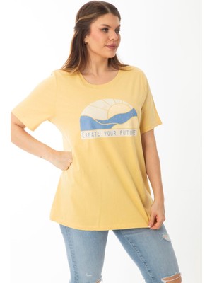 Şans Kadın Büyük Beden Sarı Pamuklu Kumaş Ön Baskılı Bluz 65N37097