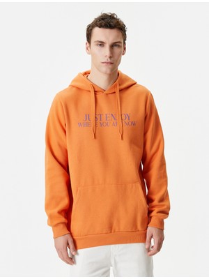 Koton Slogan Baskılı Hoodie Kanguru Cep Detaylı Uzun Kollu