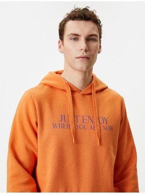 Koton Slogan Baskılı Hoodie Kanguru Cep Detaylı Uzun Kollu