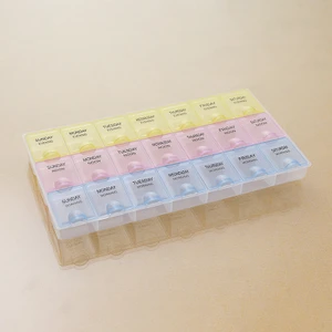 Bir Haftalık 21 Izgaralı Plastik Alfanümerik Küçük Ilaç Saklama Taşınabilir Tek Açılır Kapaklı Alt Paket Küçük Izgaralı Bir Haftalık Ilaç Kutusu Dalgalı Stil Gri (Yurt Dışından)