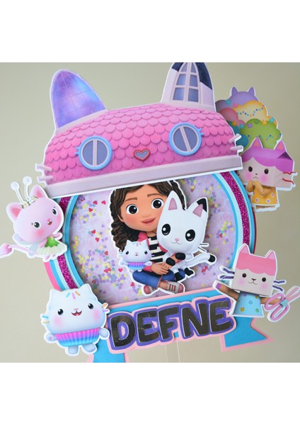 Gabby Dollhouse Temalı Kız Çocuk Doğum Günü Süsü Gabby Pasta Süsü Parti Malzemesi Cake Topper (18x22cm)