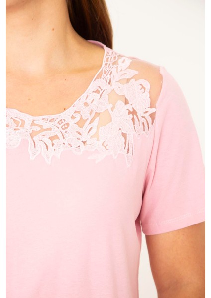 Kadın Büyük Beden Beyaz Pamuk Kumaş Dantel Detaylı Bluz 65N36937 fırsatları