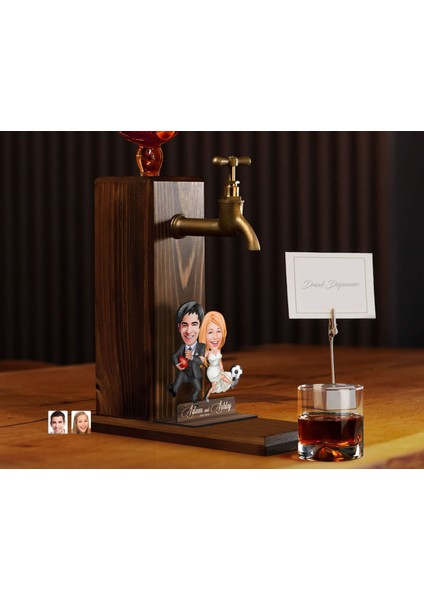 Gift Kişiye Özel Sevgililer Karikatürlü Musluklu Ahşap Viski Standı-11, Viski Çeşmesi, Doğum Günü Hediyesi, Içecek Dispenseri modelleri