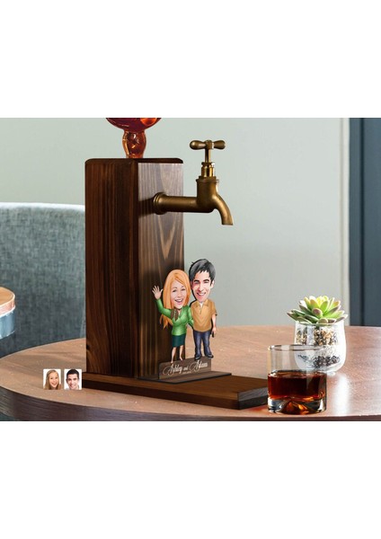 Gift Kişiye Özel Sevgililer Karikatürlü Musluklu Ahşap Viski Standı-37, Viski Çeşmesi, Doğum Günü Hediyesi, Içecek Dispenseri fiyatları