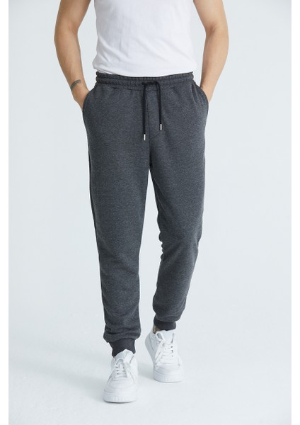 Erkek Basic 3 Iplik Regular Fit Paçası Ribanalı Eşofman Altı modelleri