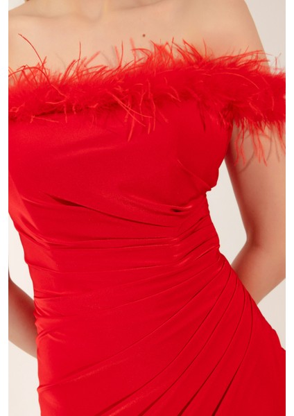 Kadın Kırmızı Otrişli Kayık Yaka Yırtmaçlı Uzun Abiye Elbise fiyatları