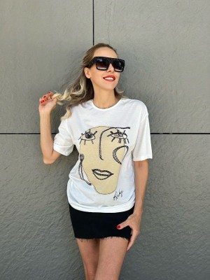 Leilaa Yüz Baskılı  T-Shirt Beyaz - S