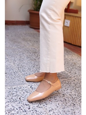 Laminta Vernis Nude Rugan Toka Detaylı Kadın Babet