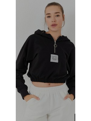 Esnoa Kadın Beli Büzgülü Kapüşonlu Yarım Fermuarlı Crop Sweatshırt