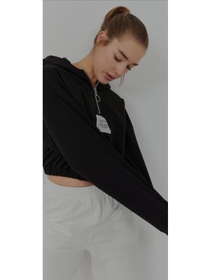 Esnoa Kadın Beli Büzgülü Kapüşonlu Yarım Fermuarlı Crop Sweatshırt