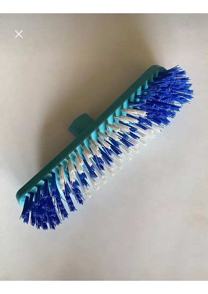 Plastik Sert Halı Fırçası 120 cm Metal Sapı