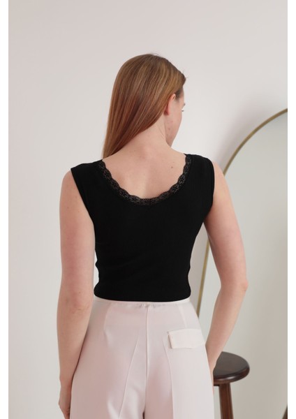 Kaşkorse Kumaş Ön Arka V Yaka Dantelli Kadın Crop-Siyah