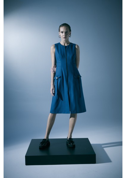 Yuvarlak Yaka Cepli Kolsuz Saks Kadın Elbise 23271101