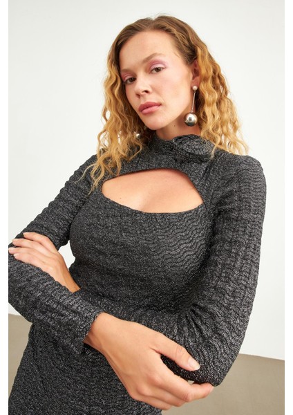 Siyah Kemer Dekolte Detaylı Elbise fiyatları