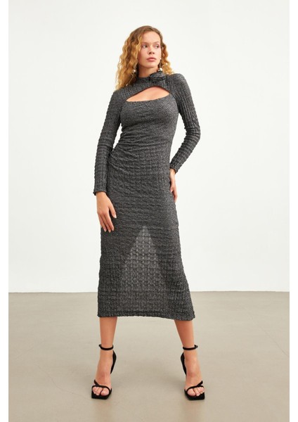 Siyah Kemer Dekolte Detaylı Elbise indirimleri