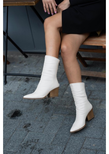 Büzgü Detaylı Topuklu Bot Bej