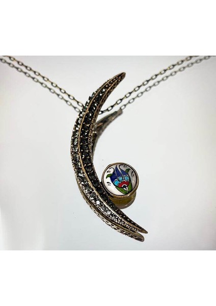 Anemon Motifli Yarım Ay Iznik Çinili Bronz Kolye