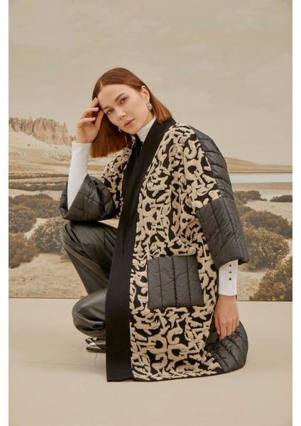 Kadın Siyah Dokulu Kapitone Ceket