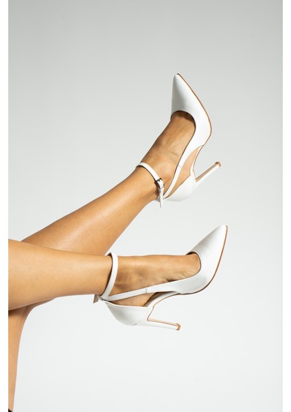 10,5 cm Beyaz Bilekten Bağlamalı Stiletto Topuklu Ayakkabı fiyatları