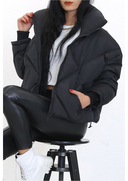 Dik Yaka Baklava Dikiş Desenli Şişme Mont