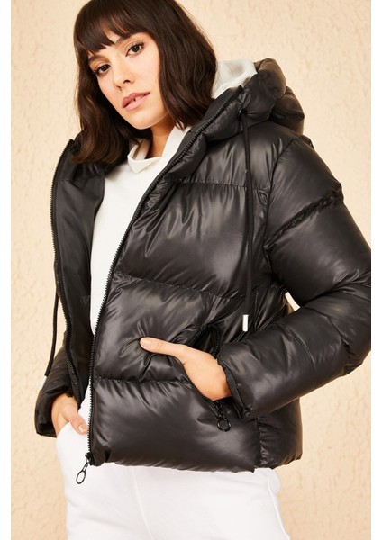 Kadın Kapüşonlu Şişme Mont Parlak Siyah