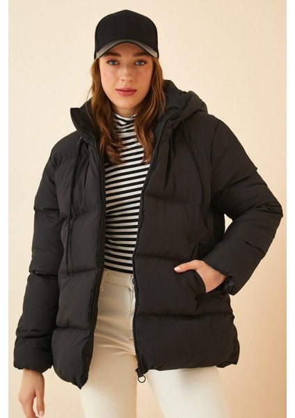 Kadın Siyah Kapüşonlu Oversize Şişme Mont
