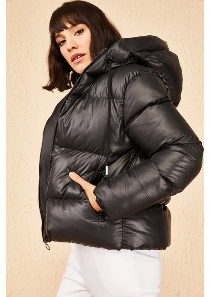 Kadın Kapüşonlu Şişme Mont Parlak Siyah modelleri