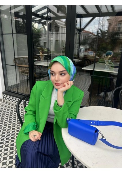 Yasemin Kalaycının Tercihi Geometrik Desen Eşarp