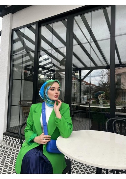 Yasemin Kalaycının Tercihi Geometrik Desen Eşarp fiyatları