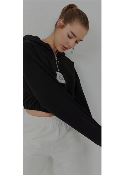 Kadın Beli Büzgülü Kapüşonlu Yarım Fermuarlı Crop Sweatshırt