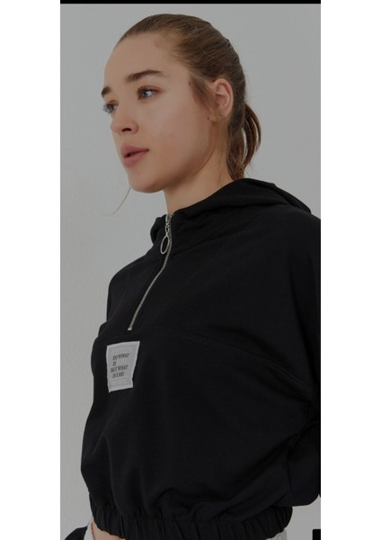 Kadın Beli Büzgülü Kapüşonlu Yarım Fermuarlı Crop Sweatshırt