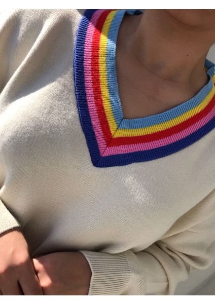 Kadın V Yaka Krem Rengi Kazak Tunik