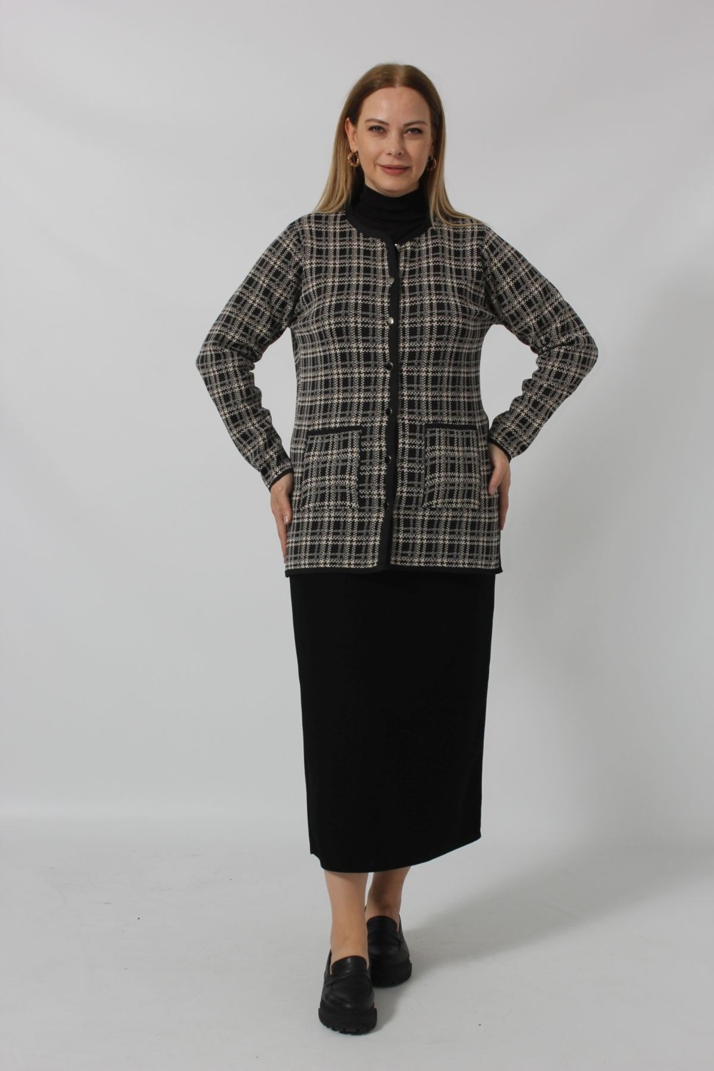 Moda Berray Y0661 Kadın Siyah-Krem Kareli Desenli Düğmeli Cepli Mevsimlik Anne Hırkası görsel 2