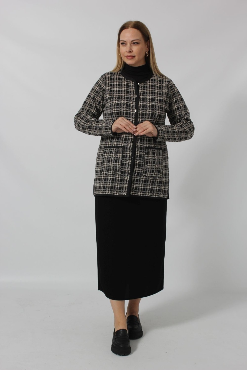 Moda Berray Y0661 Kadın Siyah-Krem Kareli Desenli Düğmeli Cepli Mevsimlik Anne Hırkası görsel 3