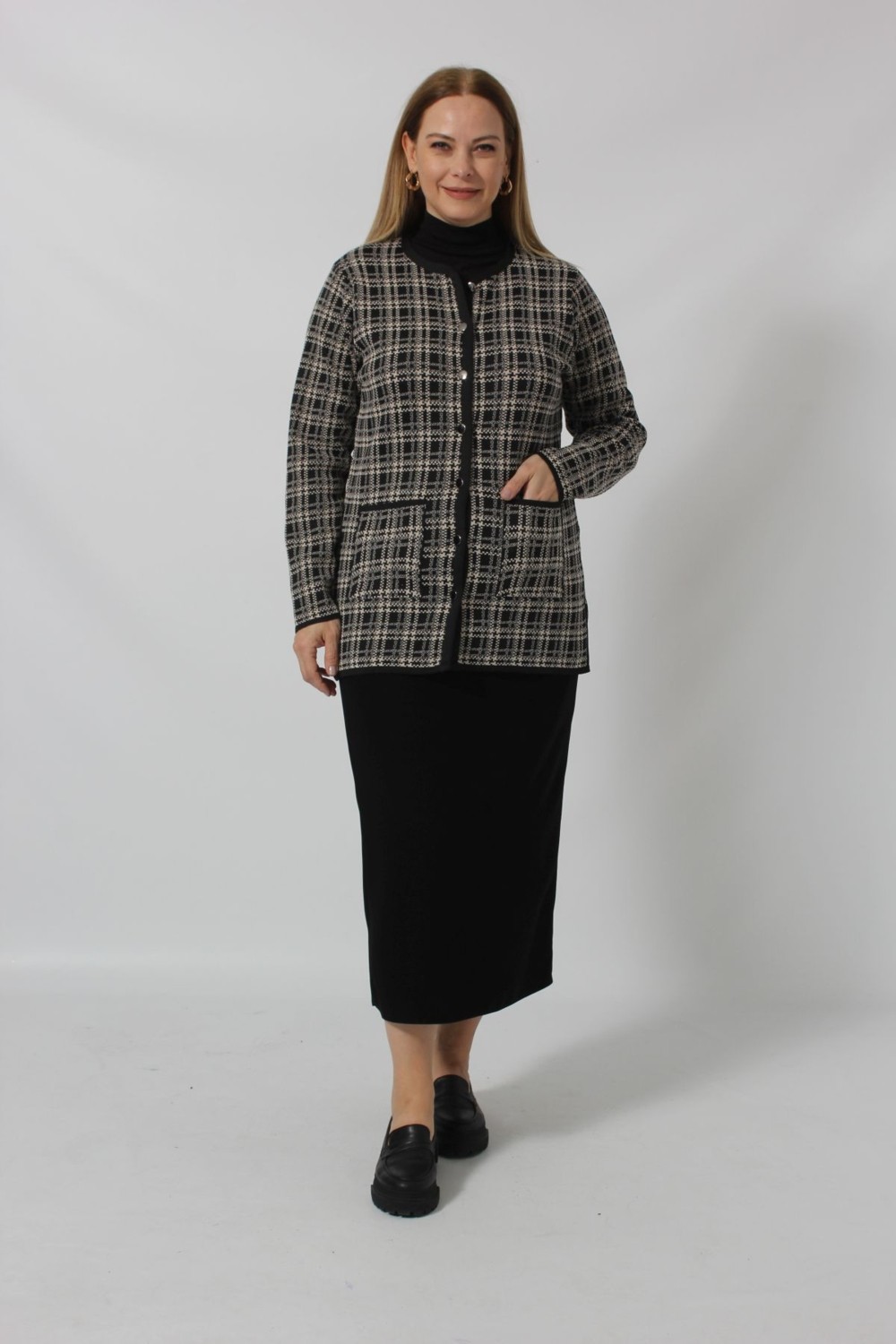 Moda Berray Y0661 Kadın Siyah-Krem Kareli Desenli Düğmeli Cepli Mevsimlik Anne Hırkası görsel 4