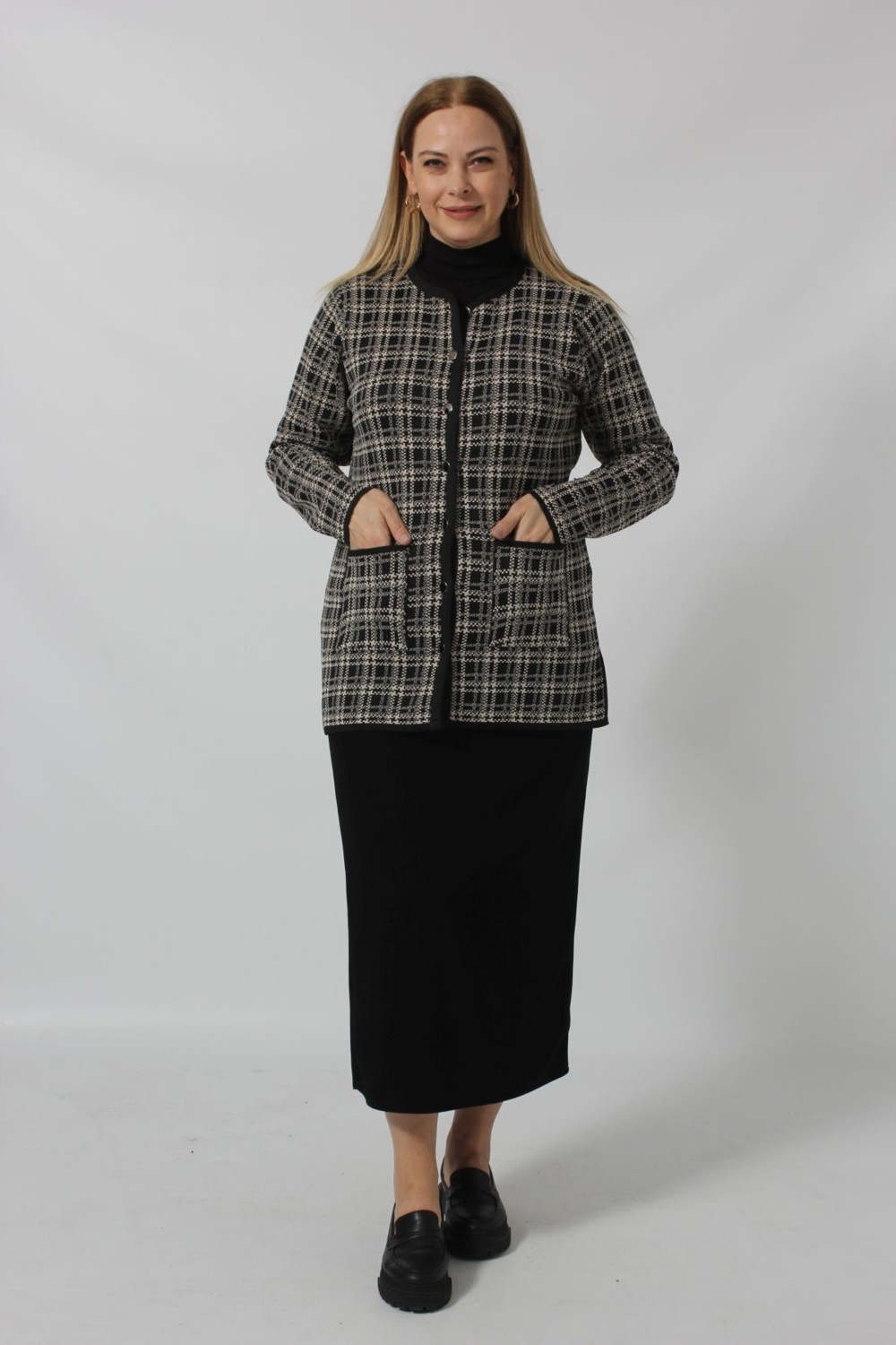 Moda Berray Y0661 Kadın Siyah-Krem Kareli Desenli Düğmeli Cepli Mevsimlik Anne Hırkası görsel 5