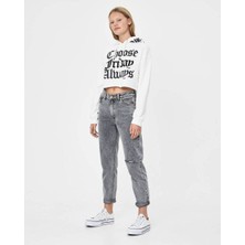 Şahika Gürkan To The Moon & Sun Sloganlı Crop Beyaz Sweatshirt