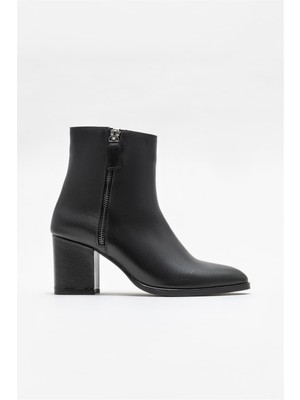 Elle Siyah Deri Kadın Topuklu Bot