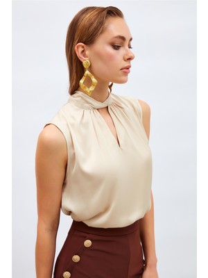Sateen Yaka Detaylı Saten Bluz - Taş