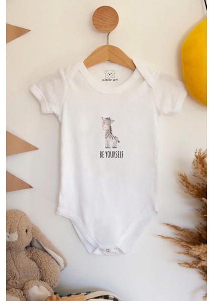 Sevimli Zebra Be Yourself Bebek Alttan Çıtçıtlı Yazılı Body Zıbın - Beyaz
