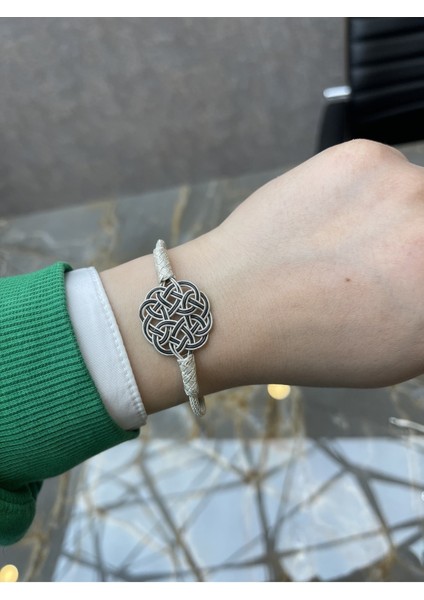 Aşk Düğümü Siyah Beyaz Detaylı Gümüş Bileklik modelleri