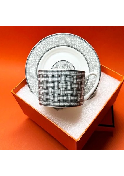 18 200-400 ml Turuncu Kahve Fincanları Tabaklı Yaratıcı Seramik Kupa Çay Için Batı Yemekleri Tam Set Espresso Fincan Okul Öğretmeni Için Hediye (Yurt Dışından)