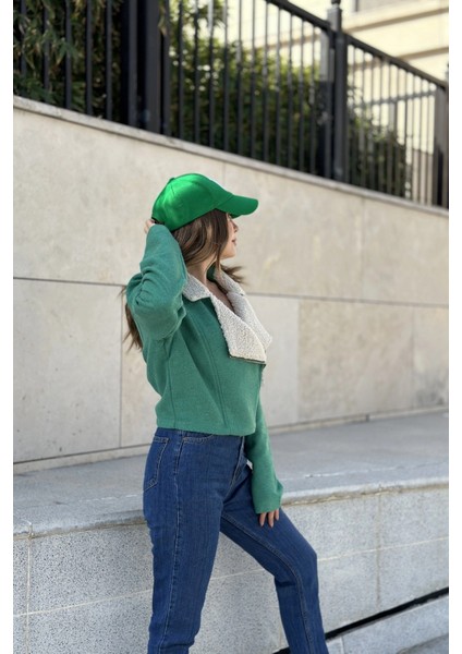 Kadın Yeşil Yakası Peluş Detay Fermuarlı Crop Fit Kesim Fitilli Kaşe Kumaş Kısa Biker Ceket modelleri