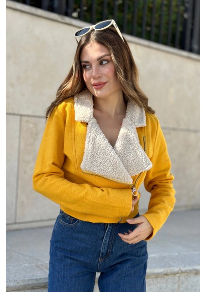 Kadın Sarı Yakası Peluş Detay Fermuarlı Crop Fit Kesim Fitilli Kaşe Kumaş Kısa Biker Ceket